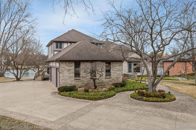 1759 Poplar Court, Troy, MI 48098