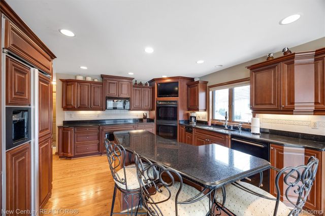 1759 Poplar Court, Troy, MI 48098