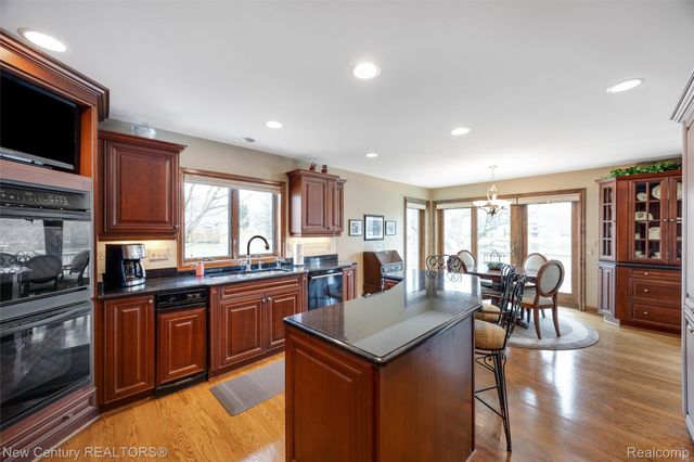 1759 Poplar Court, Troy, MI 48098