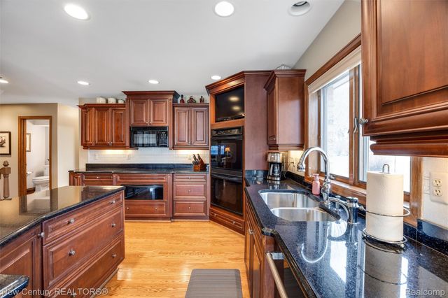 1759 Poplar Court, Troy, MI 48098