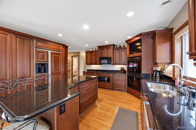 1759 Poplar Court, Troy, MI 48098