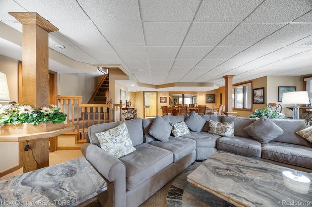 1759 Poplar Court, Troy, MI 48098