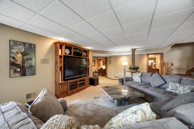 1759 Poplar Court, Troy, MI 48098