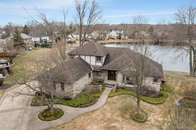 1759 Poplar Court, Troy, MI 48098