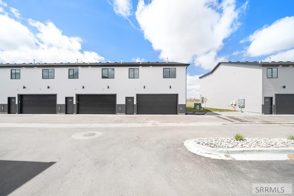 Image 12 of property listing at 731 Curlew Drive, Ammon, ID 83406