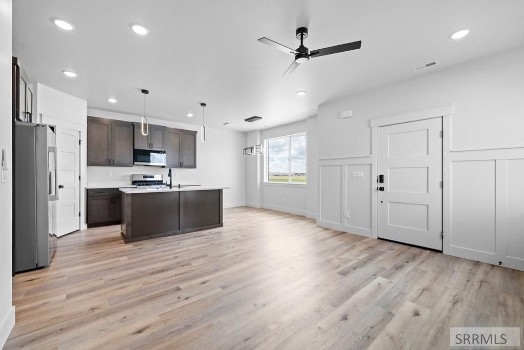 Image 20 of property listing at 731 Curlew Drive, Ammon, ID 83406