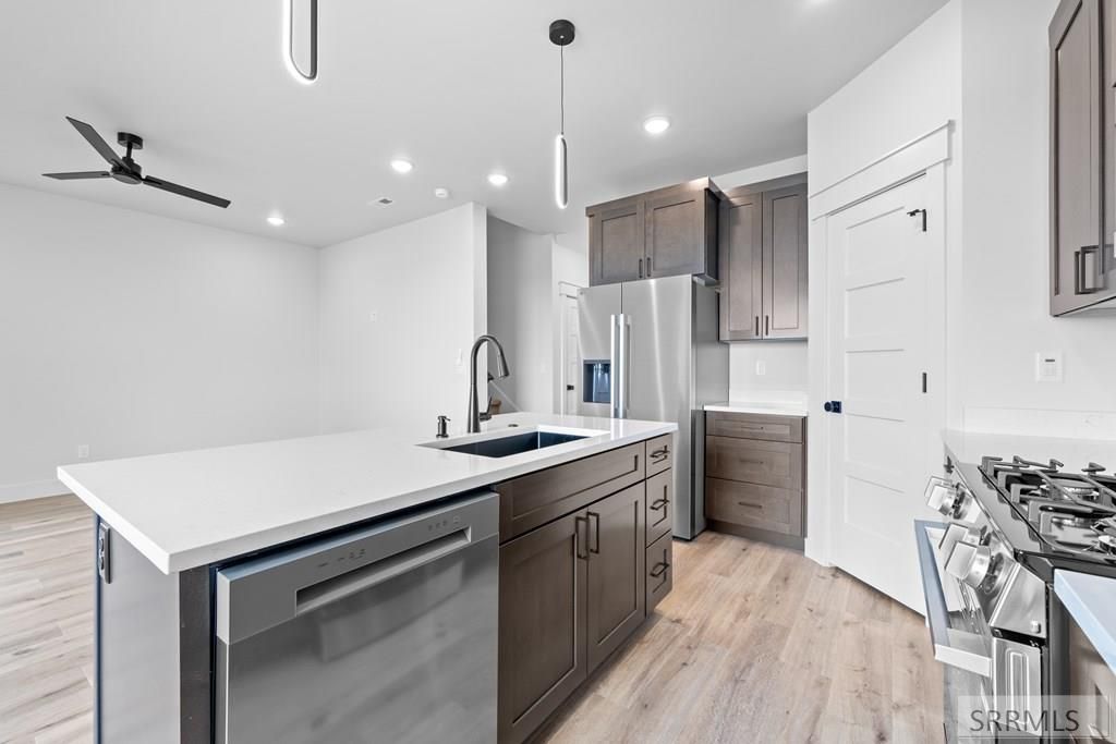 Image 25 of property listing at 731 Curlew Drive, Ammon, ID 83406