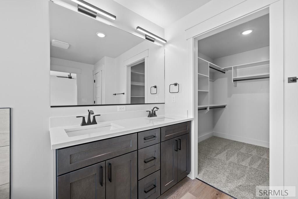 Image 39 of property listing at 731 Curlew Drive, Ammon, ID 83406