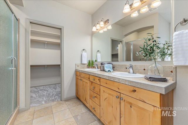 1300 W Barrymore Dr, Meridian, ID 83646