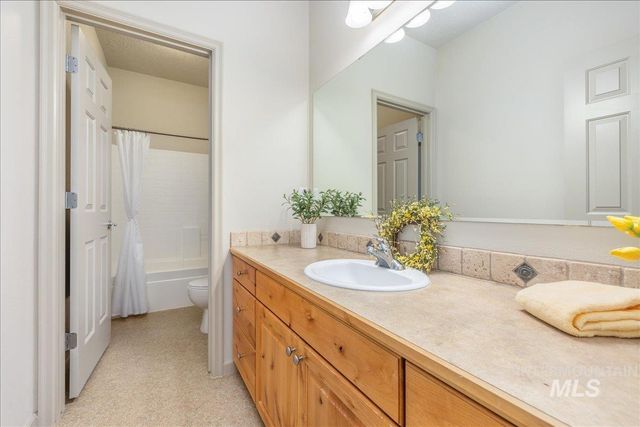 1300 W Barrymore Dr, Meridian, ID 83646