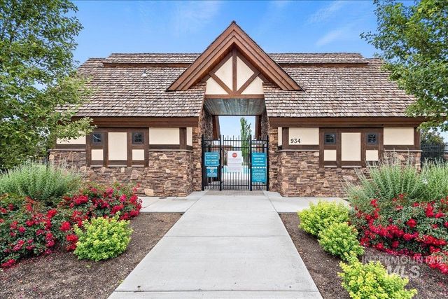 1300 W Barrymore Dr, Meridian, ID 83646