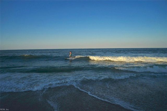 409 Harbour Pt Apt 305, Virginia Beach, VA 23451