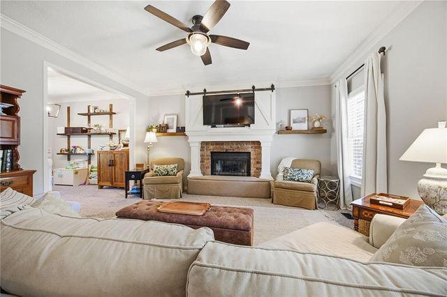 15516 Glenwood Avenue, Overland Park, KS 66223