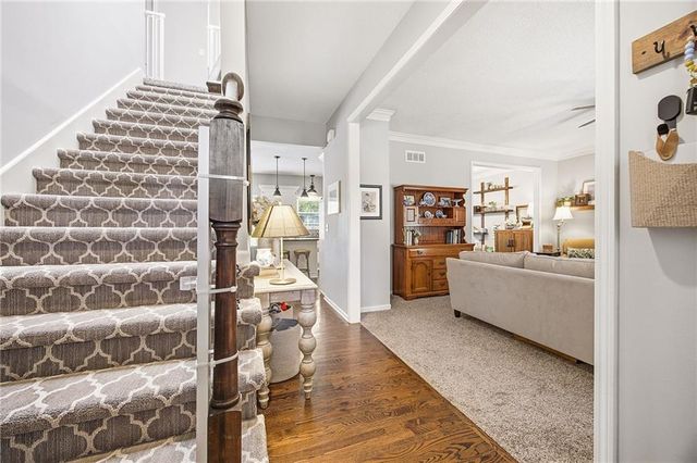 15516 Glenwood Avenue, Overland Park, KS 66223
