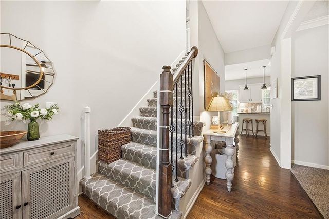 15516 Glenwood Avenue, Overland Park, KS 66223