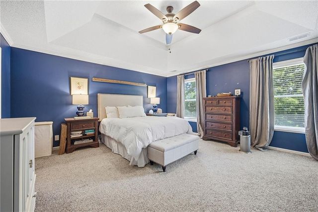 15516 Glenwood Avenue, Overland Park, KS 66223