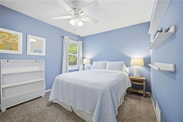 15516 Glenwood Avenue, Overland Park, KS 66223