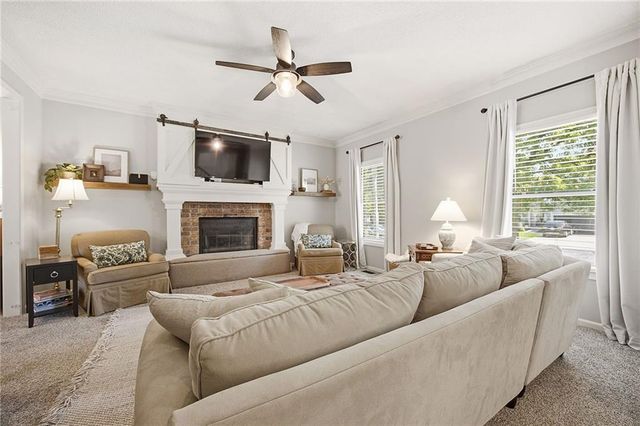 15516 Glenwood Avenue, Overland Park, KS 66223