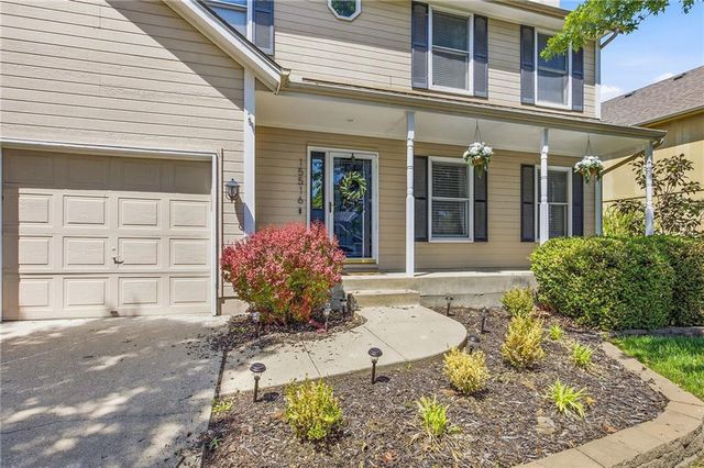 15516 Glenwood Avenue, Overland Park, KS 66223