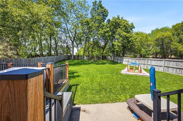 15516 Glenwood Avenue, Overland Park, KS 66223