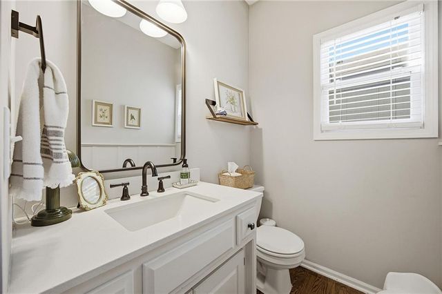 15516 Glenwood Avenue, Overland Park, KS 66223
