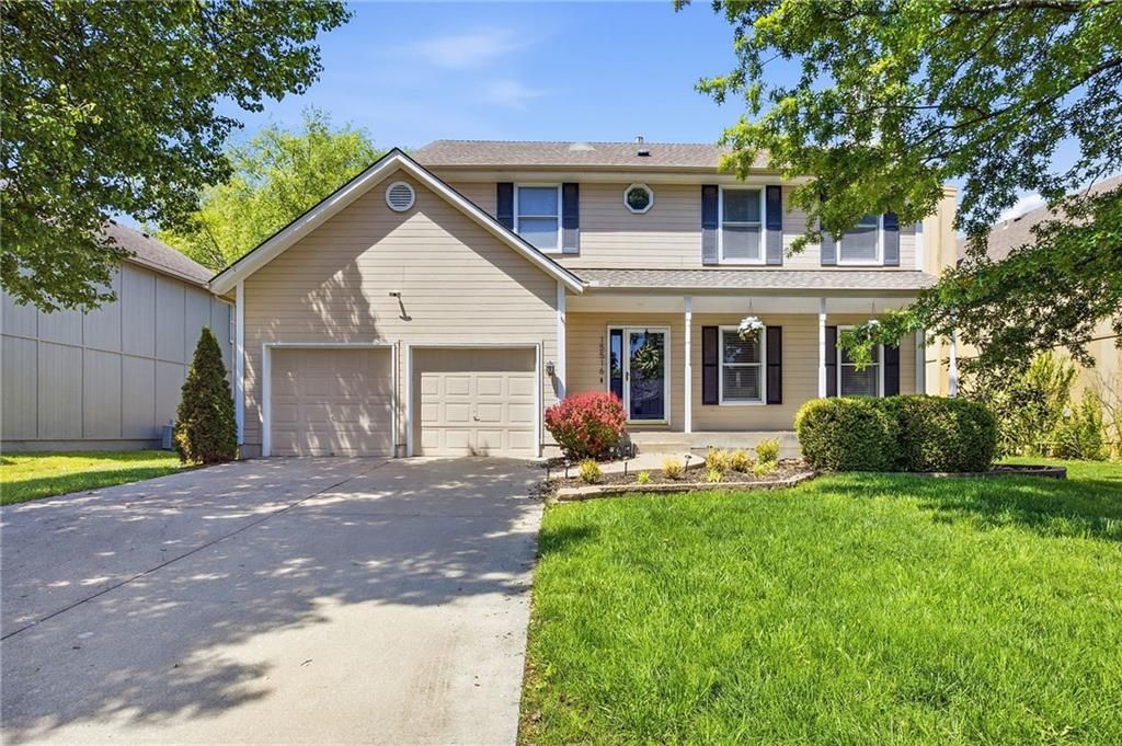 15516 Glenwood Avenue, Overland Park, KS 66223