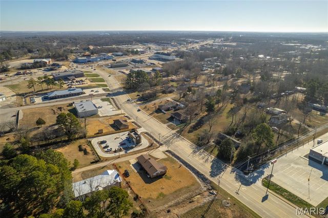 2911 Oak Grove Road, Poplar Bluff, MO 63901