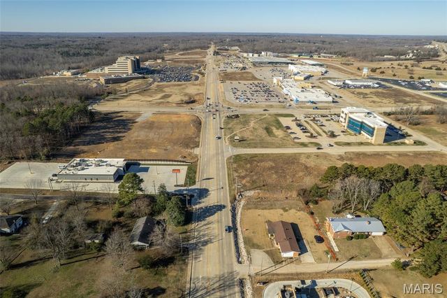 2911 Oak Grove Road, Poplar Bluff, MO 63901