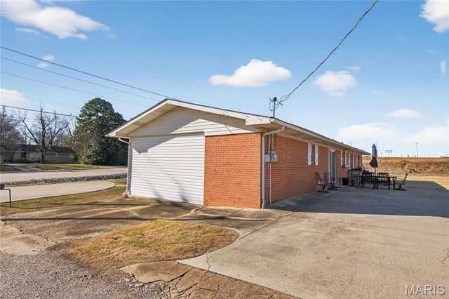 2911 Oak Grove Road, Poplar Bluff, MO 63901