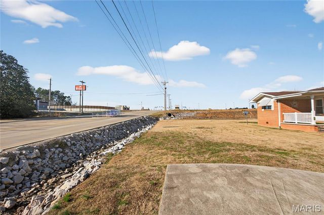 2911 Oak Grove Road, Poplar Bluff, MO 63901