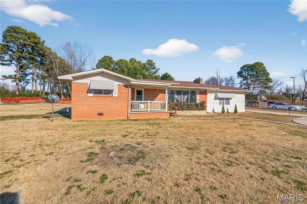 2911 Oak Grove Road, Poplar Bluff, MO 63901