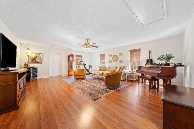 204 Cheyenne Drive, Westminster, SC 29693