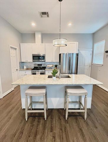 504 E 32nd Street, Houston, TX 77018