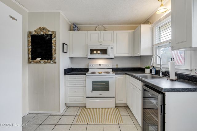 139 NE 39th Street, Oak Island, NC 28465