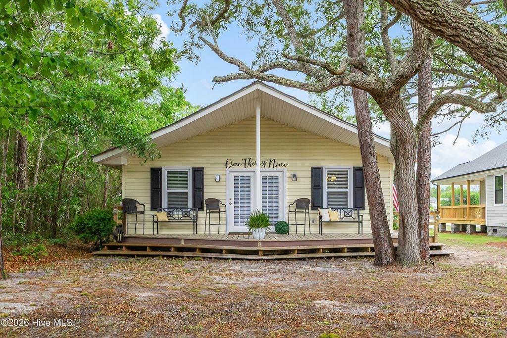 139 NE 39th Street, Oak Island, NC 28465