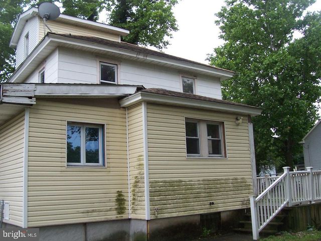 9 W ADAMS ST, Paulsboro, NJ 08066