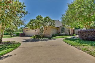 2206 Creekwood Lane, Brenham, TX 77833