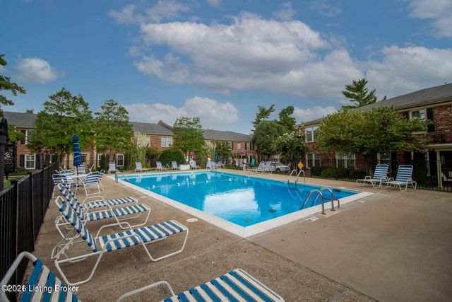 263 Stonehenge Dr 104, Louisville, KY 40207
