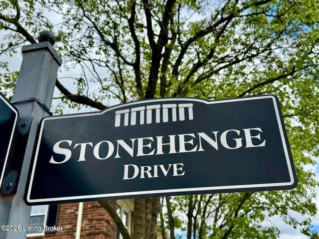 263 Stonehenge Dr 104, Louisville, KY 40207