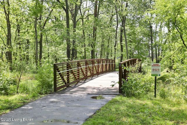 263 Stonehenge Dr 104, Louisville, KY 40207