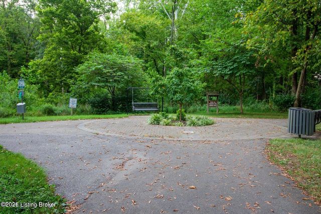 263 Stonehenge Dr 104, Louisville, KY 40207