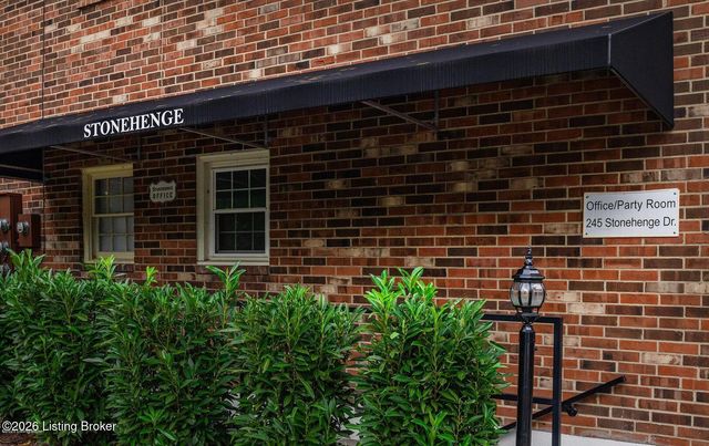 263 Stonehenge Dr 104, Louisville, KY 40207