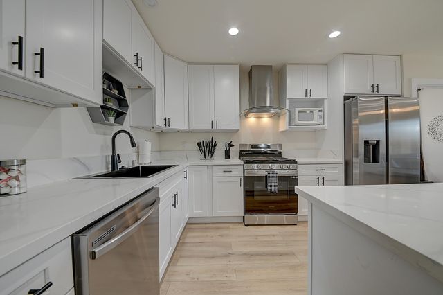 12871 W Osborne Street, Arleta, CA 91331