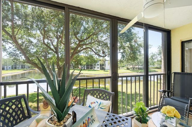 15461 Pembridge Drive 207, Delray Beach, FL 33484