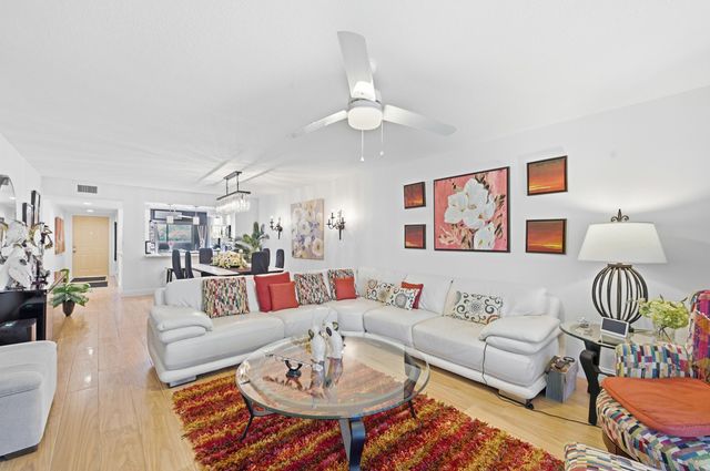 15461 Pembridge Drive 207, Delray Beach, FL 33484