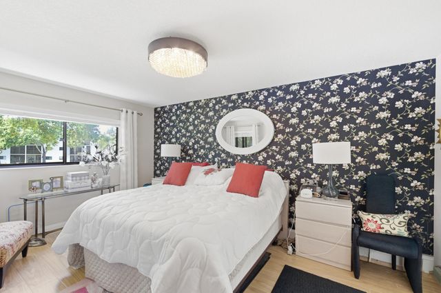 15461 Pembridge Drive 207, Delray Beach, FL 33484