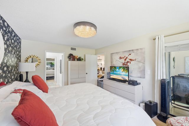 15461 Pembridge Drive 207, Delray Beach, FL 33484