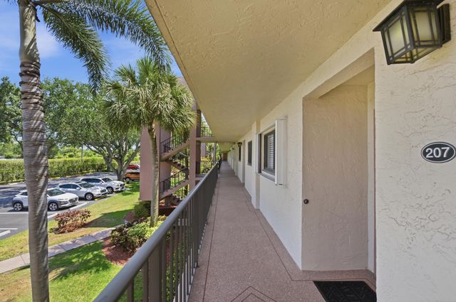15461 Pembridge Drive 207, Delray Beach, FL 33484
