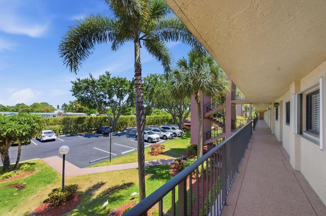 15461 Pembridge Drive 207, Delray Beach, FL 33484