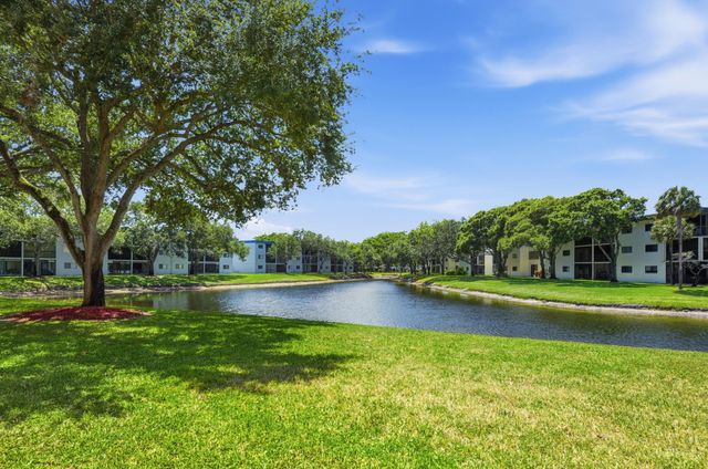 15461 Pembridge Drive 207, Delray Beach, FL 33484